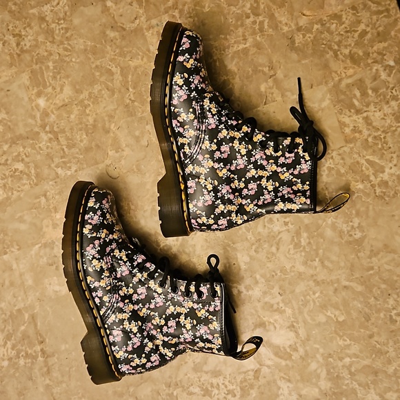 Floral print Dr Martins 8 hole authentic - Picture 5 of 8